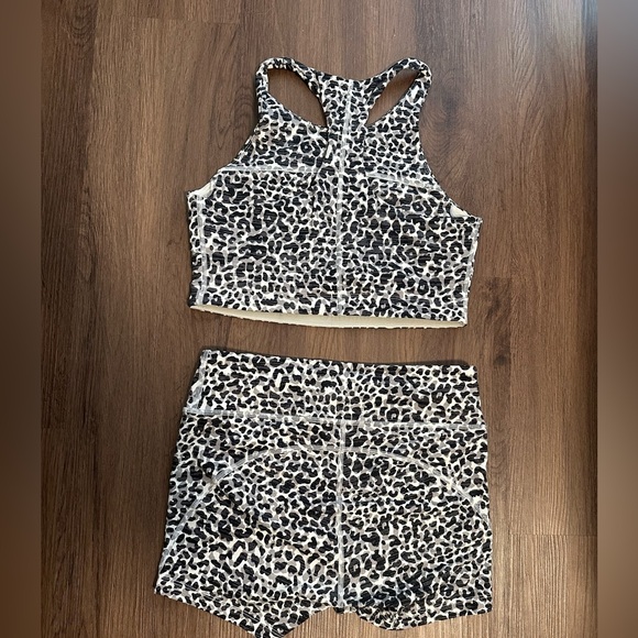 OV TechSweat Workout Set — Snow Leopard - Picture 7 of 10